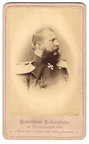 Fotografie Hirsch, Berlin, Lützowstr. 12, Portrait Wilhelm von Mecklenburg in Uniform mit Orden und Epauletten