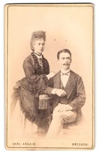Fotografie Carl Arazim, Dresden, Amalienstr. 23, Portrait Luise Schroeter und Johs. Wimmer im Brustbild