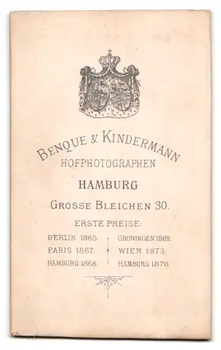 Fotografie Benque & Kindermann, Hamburg, Grosse Bleichen 30, Portrait Elise Böhmer mit Sohn Rudi, Mutterglück