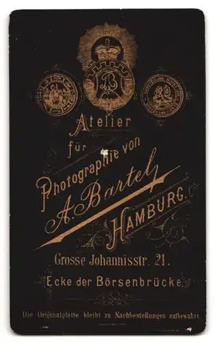 Fotografie A. Bartel, Hamburg, Gr. Johannisstr. 21, Portrait Rudolf (Rudi) Böhmer mit Gerte im Anzug