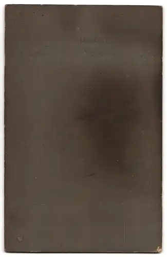 Fotografie A. Rehnke, Kiel, Preusserstr. 5, Marine Offizier in Uniform mit Zweispitz und Säbel samt Portepee