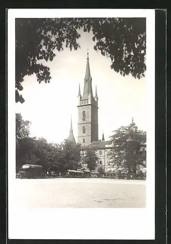 AK Tschaslau / Caslav, Blick von einem Platz zum Kirchturm