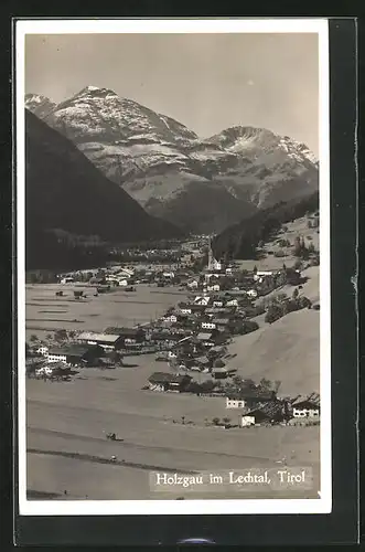 AK Holzgau im Lechtal, Dorf gegen die Berge