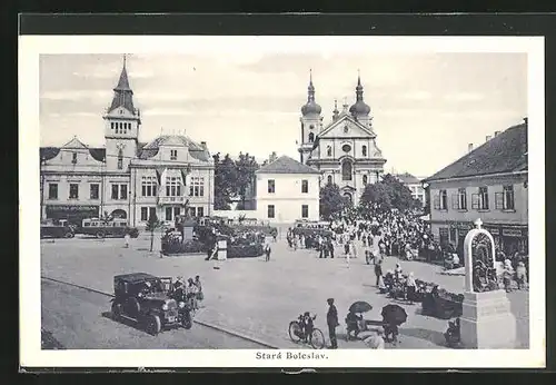 AK Alt Bunzlau / Stara Boleslav / Brandeis (NL), Bürger gehen zur Kirche