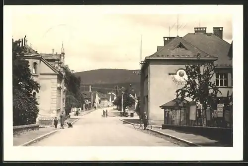 AK Dobrichovice, Gebäude mit Sonnenuhr & Strassenansicht