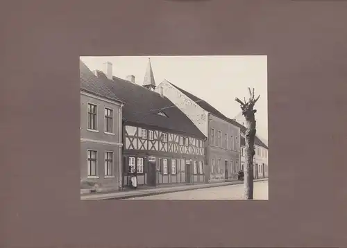 Fotografie unbekannter Fotograf, Ansicht Bernau bei Berlin, Hohe Steinstrasse, Fachwerkhaus, Grossformat 41 x 29cm
