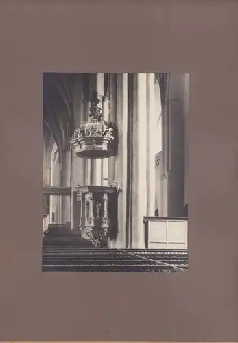 Fotografie unbekannter Fotograf, Ansicht Bernau bei Berlin, St. Marien-Kirche, Innenansicht mit Kanzel, 42 x 30cm