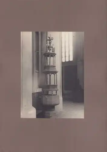 Fotografie unbekannter Fotograf, Ansicht Bernau bei Berlin, St. Marien-Kirche, Einrichtungsstück im inneren der Kirche