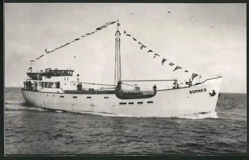 Fotografie Frachtschiff Borneo in Fahrt auf hoher See