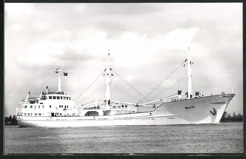 Fotografie Frachtschiff Baltic bei langsamer Fahrt