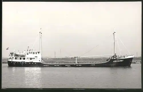 Fotografie Frachtschiff ADM. Courbet bei einer Kanalpassage