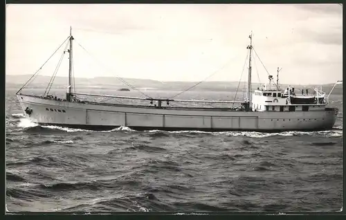 Fotografie Frachtschiff Adine auf See