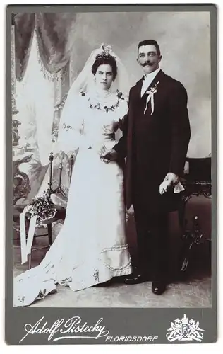 Fotografie Adolf Pistecky, Floridsdorf, Schlosshoferstrasse 20, Portrait junges Paar in Hochzeitskleidung