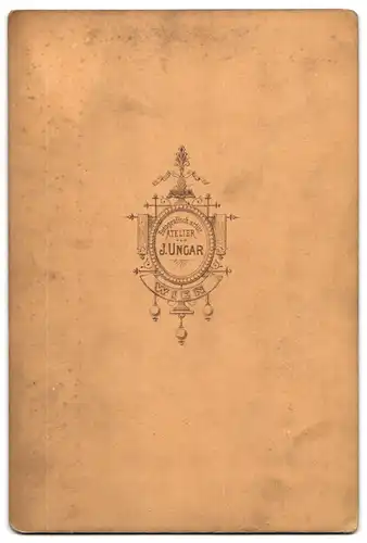 Fotografie J. Ungar, Wien, Strauchgasse, Portrait süsses Kleinkind im weissen Hemd