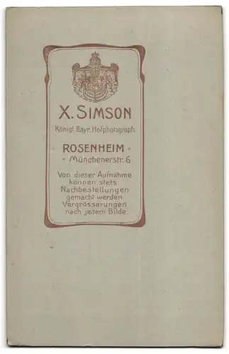 Fotografie X. Simson, Rosenheim, Münchenerstrasse 6, Portrait bürgerliches Paar mit kleiner Tochter