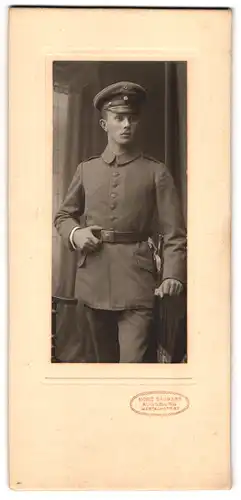 Fotografie Moriz Baumann, Augsburg, Wertachstrasse 27, Portrait Soldat in Uniform mit Schirmmütze