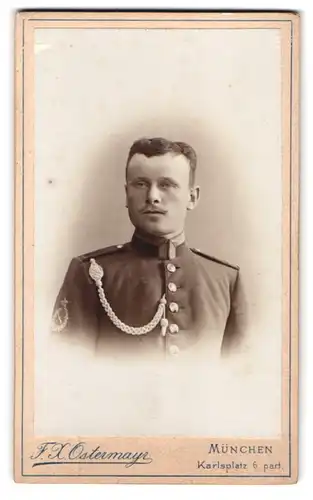 Fotografie F. X. Ostermayer, München, Karlsplatz 6, Unteroffizier in Uniform mit Schützenschnur