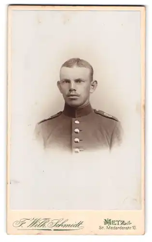 Fotografie F. Wilh. Schmidt, Metz, St. Medardenstrasse 10, Junger Soldat in Uniform mit Segelohren
