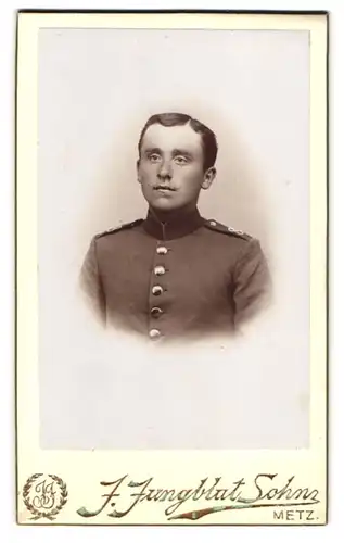 Fotografie J. Jungblut Sohn, Metz, Gartenstrasse 10, Junger Soldat in Uniform Rgt. 8. im Portrait