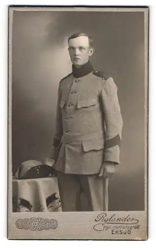 Fotografie Rylander, Eksjö, Schwedischer Soldat in Uniform des 21. Rgt. im Portrait