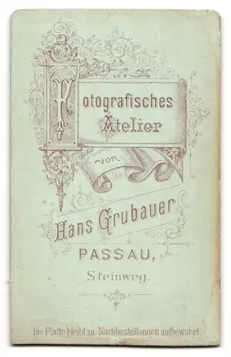 Fotografie Hans Grubauer, Passau, Steinweg, Portrait junger Knabe im Anzug mit Kommunionskerze