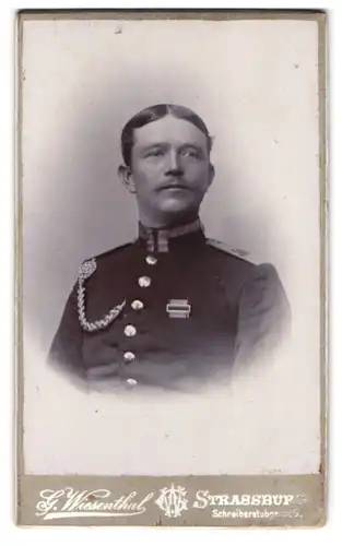 Fotografie G. Wiesenthal, Strassburg, Schreiberstubgasse 6, Portrait Uffz. Uniform Rgt.143 mit Orden und Schützenschnur