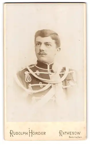 Fotografie Rudolph Hörder, Rathenow, Bahnhofstr., Portrait Zietenhusr in Uniform mit Zentenarmedaille