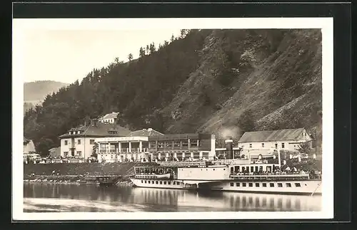 AK Stechovice n. Vlt., Dampfer am Anleger, Blick auf ein Restaurant