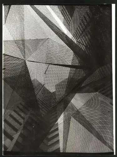 Fotografie J. Peter Krehl. Berlin, Stahlgitter-Skulptur