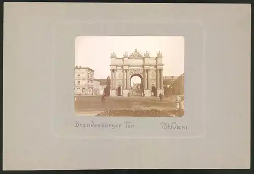 Fotografie unbekannter Fotograf, Ansicht Potsdam, Luisenplatz mit Brandenburger Tor