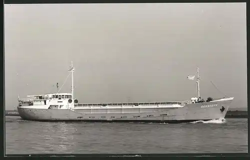 Fotografie Frachtschiff Geestdyk in Fahrt