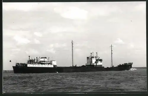 Fotografie Frachtschiff Friesland auf See