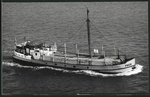 Fotografie Frachtschiff Frem auf See