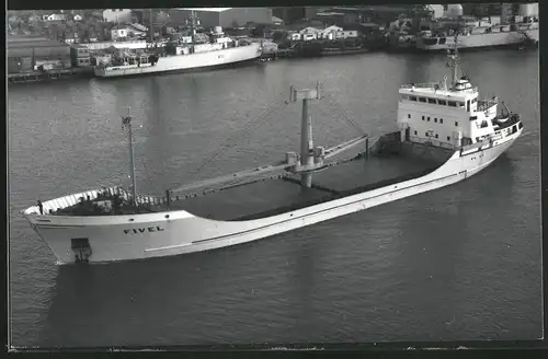 Fotografie Frachtschiff Fivel im Hafen