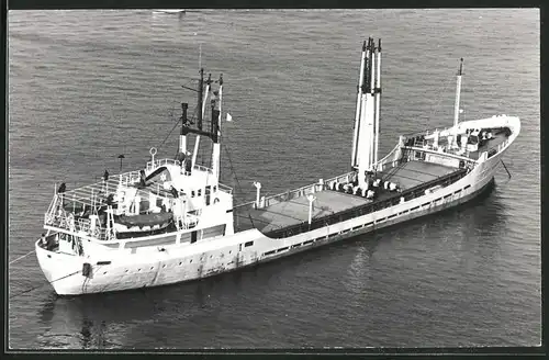 Fotografie Frachtschiff Elisabeth Holwerda vor Anker