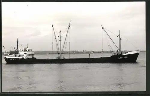 Fotografie Frachtschiff Evertsen in Fahrt