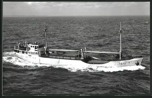 Fotografie Frachtschiff Gerry S in voller Fahrt