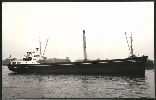 Fotografie Frachtschiff Schulenburg vor Anker