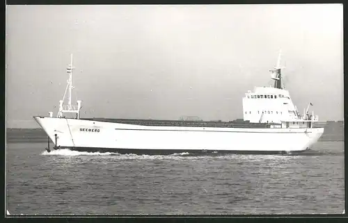 Fotografie Frachtschiff Seeberg beim Ankern