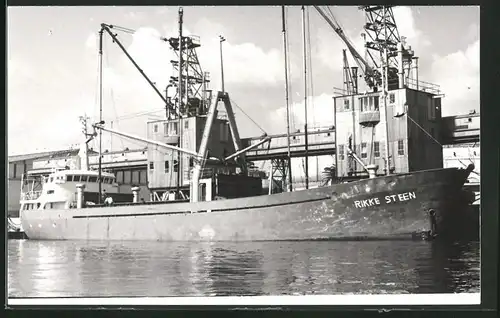 Fotografie Frachtschiff Rikke Steen vor Anker