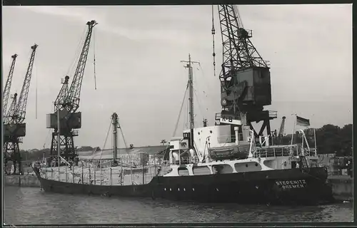 Fotografie Frachtschiff Stepenitz Bremen vor Anker im Hafen