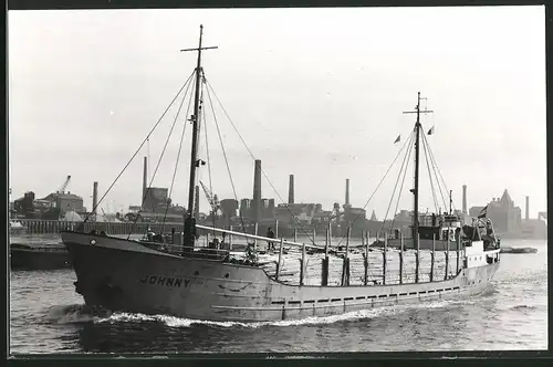 Fotografie Frachtschiff Johnny in Fahrt