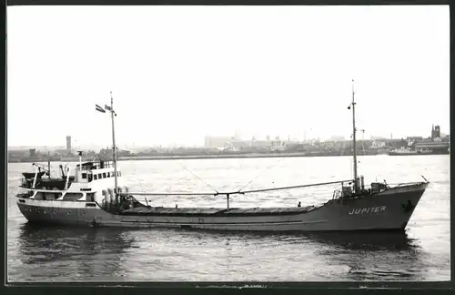 Fotografie Frachtschiff Jupiter am Hafen