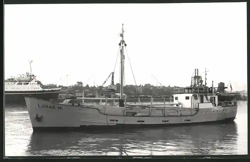 Fotografie Frachtschiff Lukas M. am Hafen