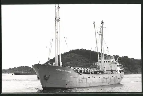 Fotografie Frachtschiff Bremer Roland hat Autos geladen