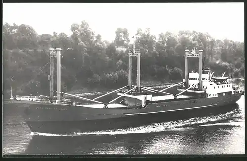 Fotografie Ferdinand Retzlaff bei einer Kanaldurchfahrt