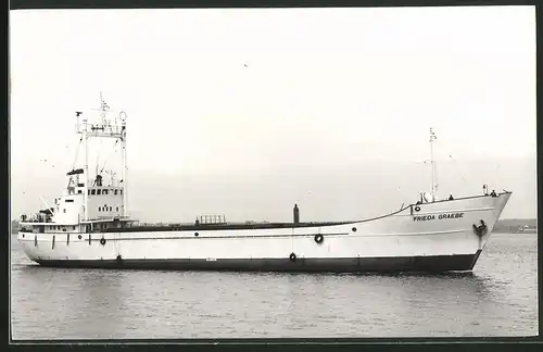 Fotografie Frachtschiff Frieda Graebe bei langsamer Fahrt