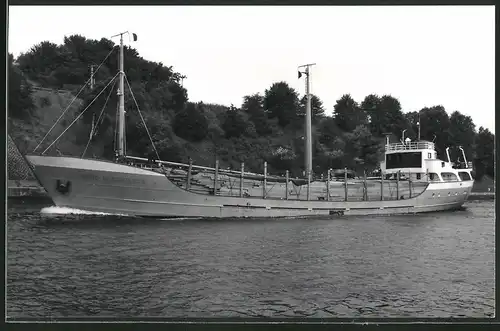 Fotografie Frachtschiff Gerd-Hendrik Bos mit Holz beladen