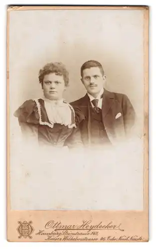 Fotografie Ottmar Heydecker, Hamburg, Steinstrasse 147, nettes bürgerliches Paar gemeinsam posierend