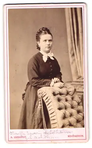 Fotografie A. Ehrhardt, Schönebeck, Salzerstrasse 24, Portrait junge Dame in modischer Kleidung